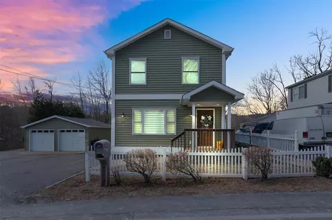 77 Suffern Ln, Thiells, NY 10984