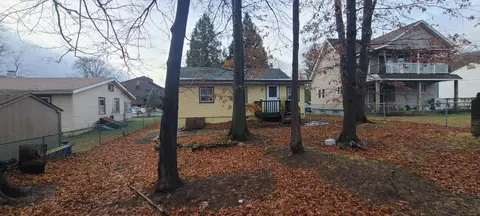 22 Oak St, Greenwood Lake, NY 10925