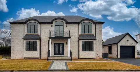 65 Crosby Ave, North Hempstead, NY 11507