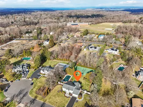 3 Tecumseh Ct, Greenlawn, NY 11740