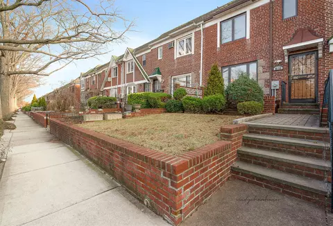 82-30 Eliot Ave, New York, NY 11379