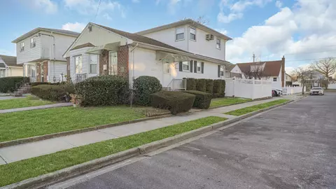 48 Bayview Ave, Valley Stream, NY 11581