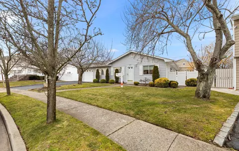 3680 Illona Ln, Oceanside, NY 11572