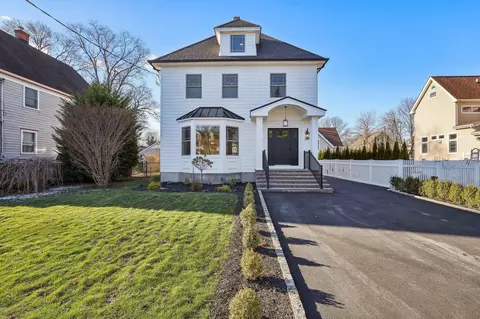 74 Davison Pl, Rockville Centre, NY 11570