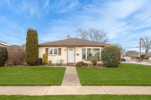 2323 Cedar St, Seaford, NY 11783