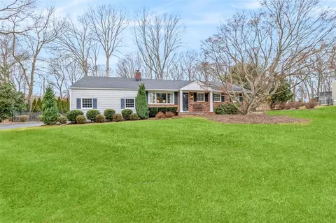 26 Yorktown Rd, Setauket, NY 11733