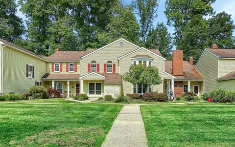165 Village Green Ct, Warwick, NY 10990