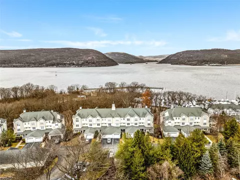 527 Viewpoint Ter #527, Peekskill, NY 10566