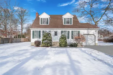 173 Flower Hill Dr, Shirley, NY 11967