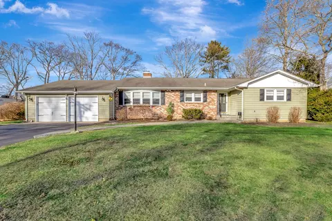 41 Arthur Ave, Patchogue, NY 11772