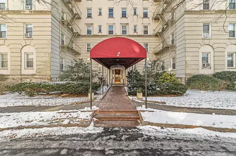 2 Park Ln #3C, Mount Vernon, NY 10552