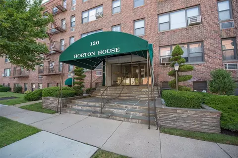 120 Horton Hwy #A7, North Hempstead, NY 11501