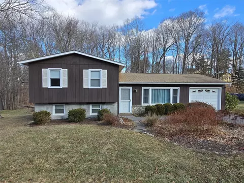 16 Collier Dr E, Carmel, NY 10512