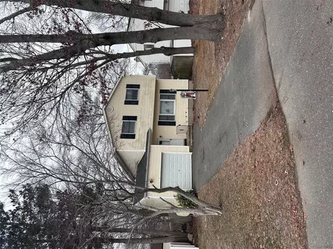 174 Concord Rd, Shirley, NY 11967