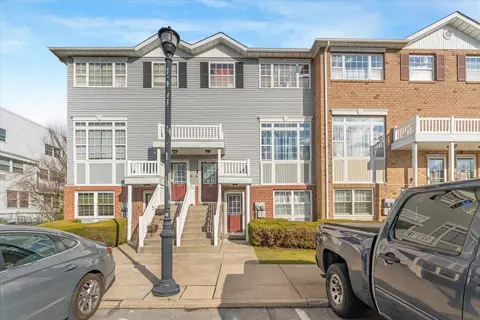 118 Admiral Ct #14, New York, NY 10473