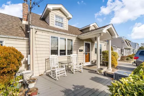 21 George St, Sayville, NY 11782