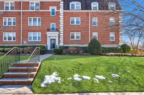 22 Hamilton Pl #G2, Garden City, NY 11530