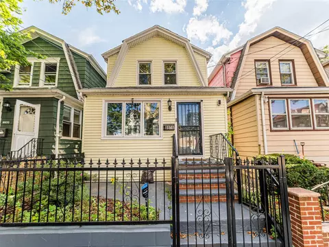 8936 90th St, New York, NY 11421