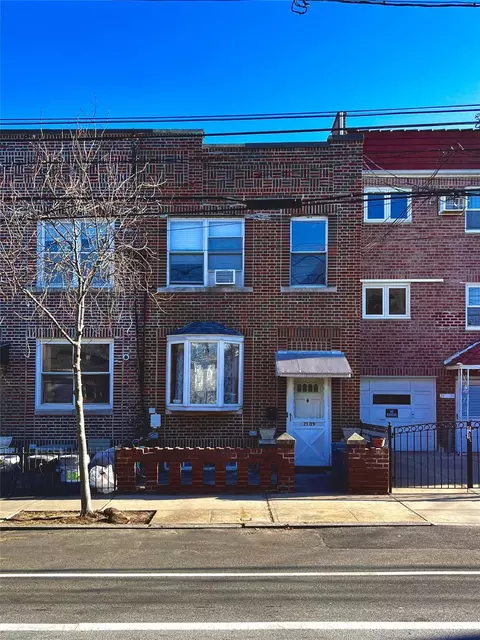 21-09 42 St, New York, NY 11105
