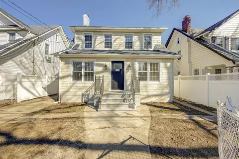18849 Quencer Rd, New York, NY 11412