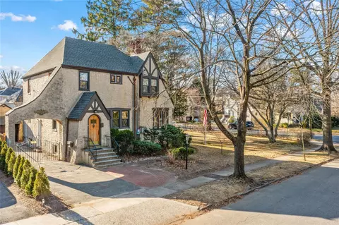 54 Iden Ave, Pelham, NY 10803