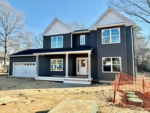 142 Crestwood Dr, Shirley, NY 11967
