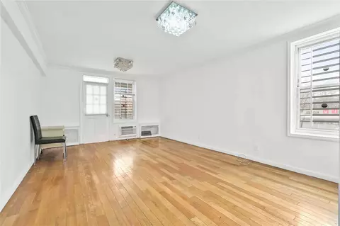 42-95 Main St #2G, New York, NY 11355