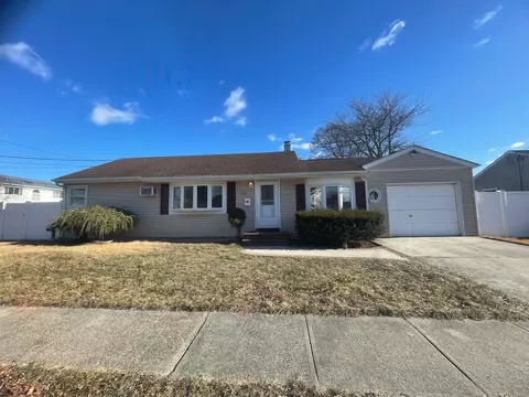 198 N 2nd St, Bethpage, NY 11714