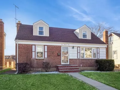 104 Ruxton St, Uniondale, NY 11553