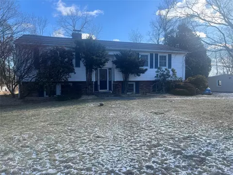 82 Overlook Dr, Mahopac, NY 10541
