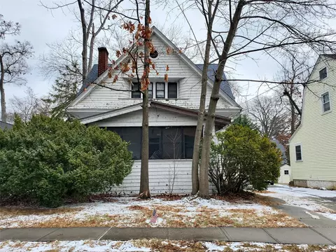74 Linmouth Rd, Malverne, NY 11565