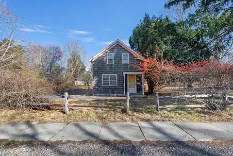 76 Floyd St, East Hampton, NY 11937