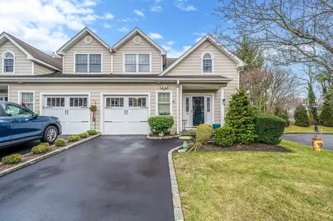 36 Coral Ln, Sayville, NY 11782