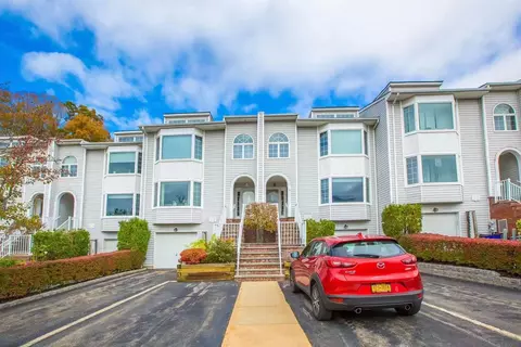 24224 Oak Park Dr #102B, Douglaston, NY 11362