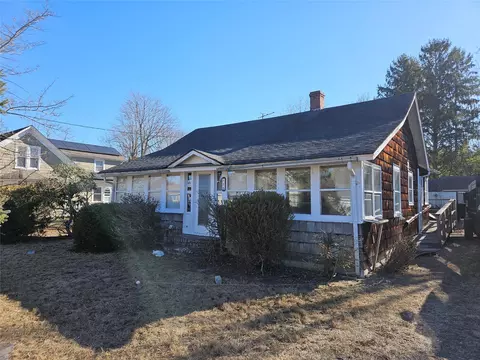 16 Osborne Ave, East Moriches, NY 11940