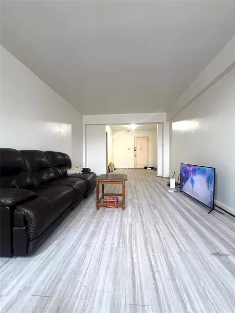 26-15 Parsons Blvd #1C, New York, NY 11354