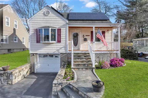 1009 Mckinley St, Peekskill, NY 10566