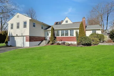 67 Stratford Rd, New Rochelle, NY 10804