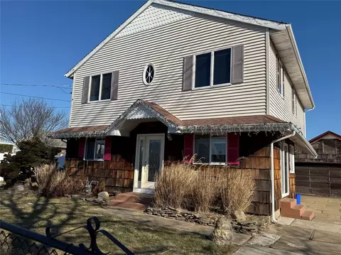 57 Annuskemunnica Rd, Babylon, NY 11702