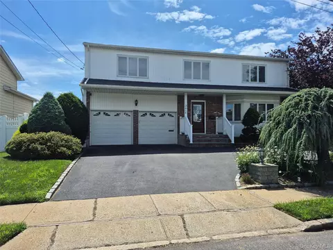2418 Knob Hill Dr, North Bellmore, NY 11710