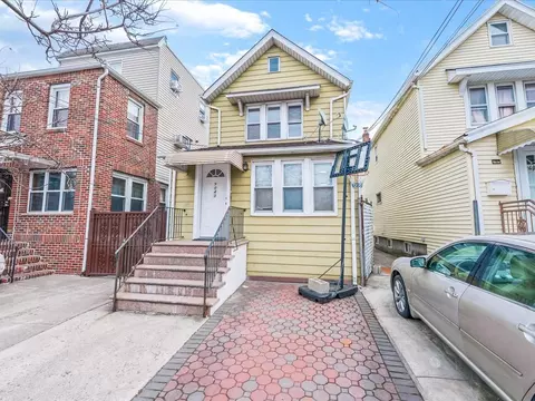 90-40 70 Dr, New York, NY 11375