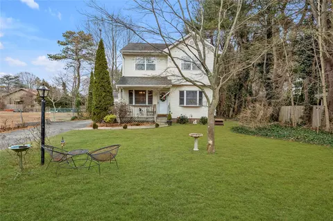 33 Oak St, Centereach, NY 11720