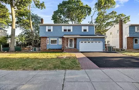 86 Jerusalem Ave, Massapequa, NY 11758