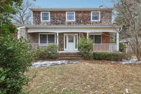 15 Yorktown Rd, Setauket, NY 11733