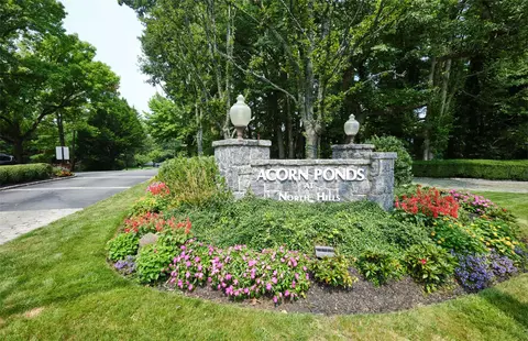 1 Chestnut Hl #1, North Hempstead, NY 11576