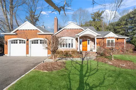 93 Revere Rd, North Hempstead, NY 11577
