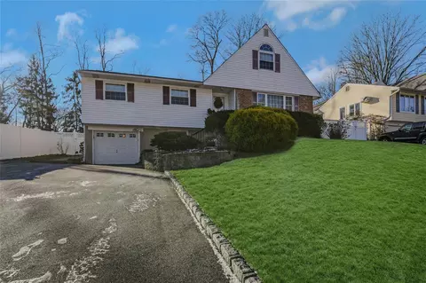 37 Carriage Dr, Kings Park, NY 11754