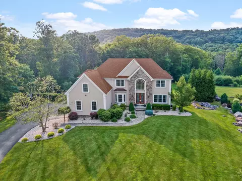 5 Apisson Trl, Woodbury, NY 10930