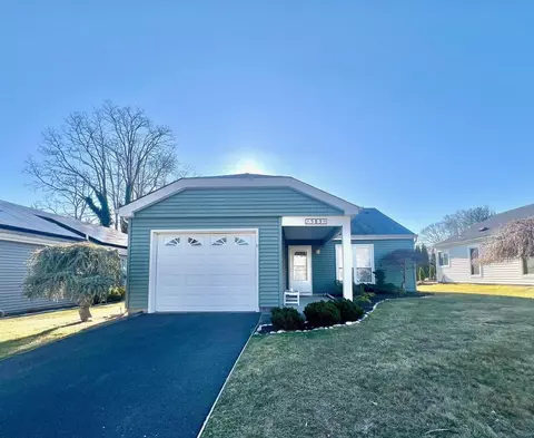 583 Stratford Ln, Ridge, NY 11961