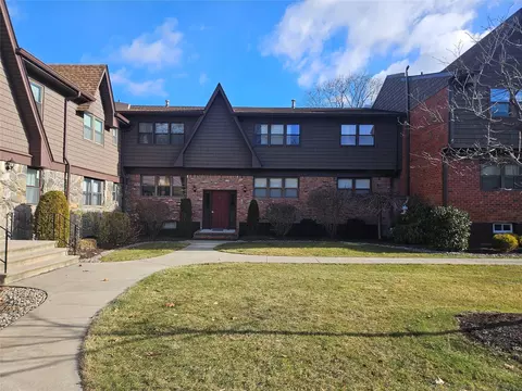 50 Milford Ln #3E, Ramapo, NY 10901